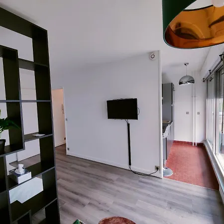 Apartment Au Coeur De La Defense / Paris