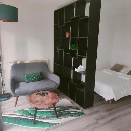 Apartment Au Coeur De La Defense / Paris *
